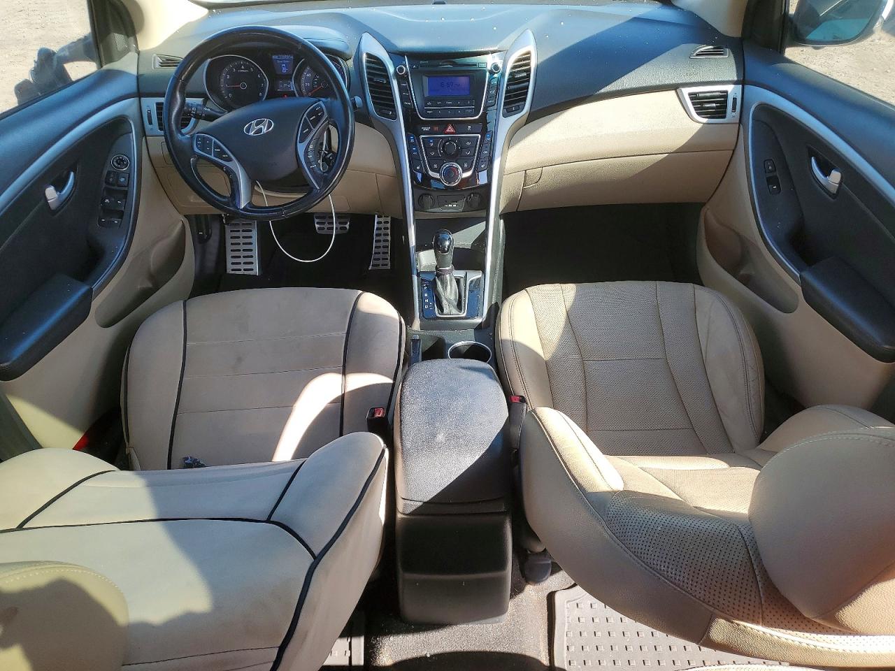 Hyundai ELANTRA Base