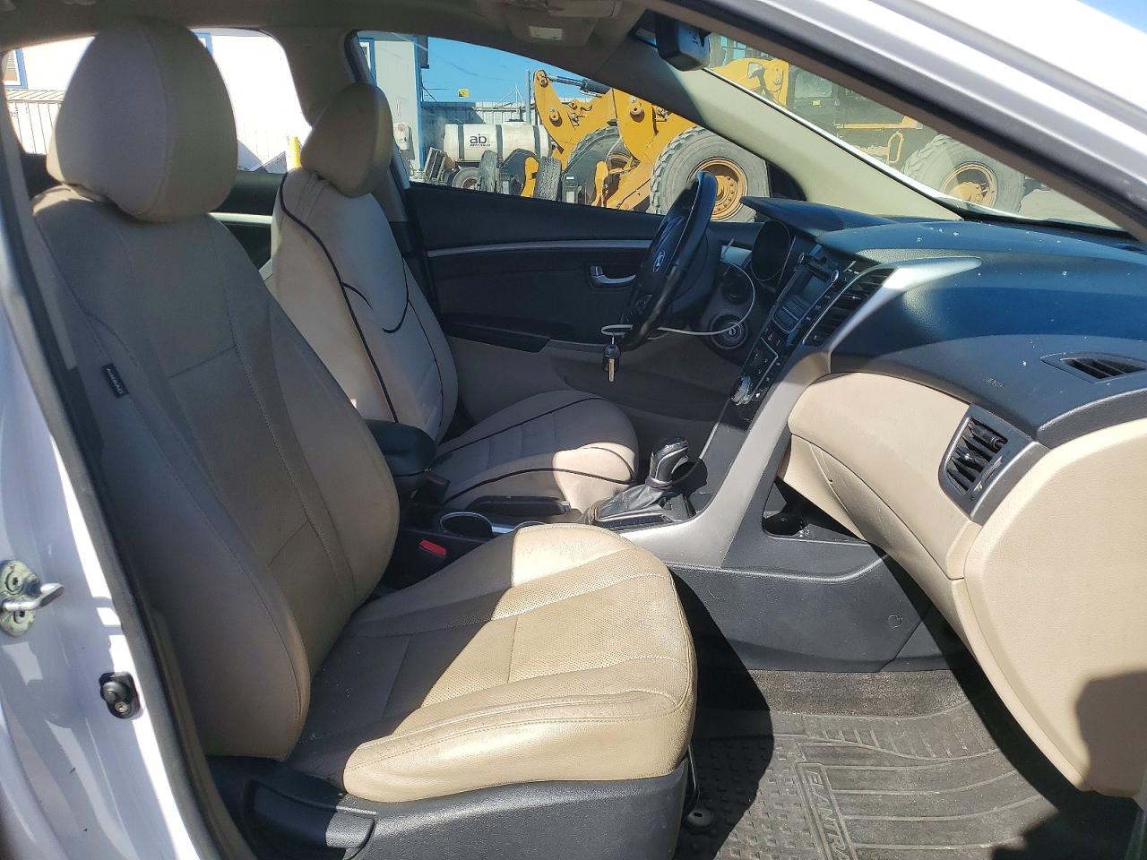Hyundai ELANTRA Base