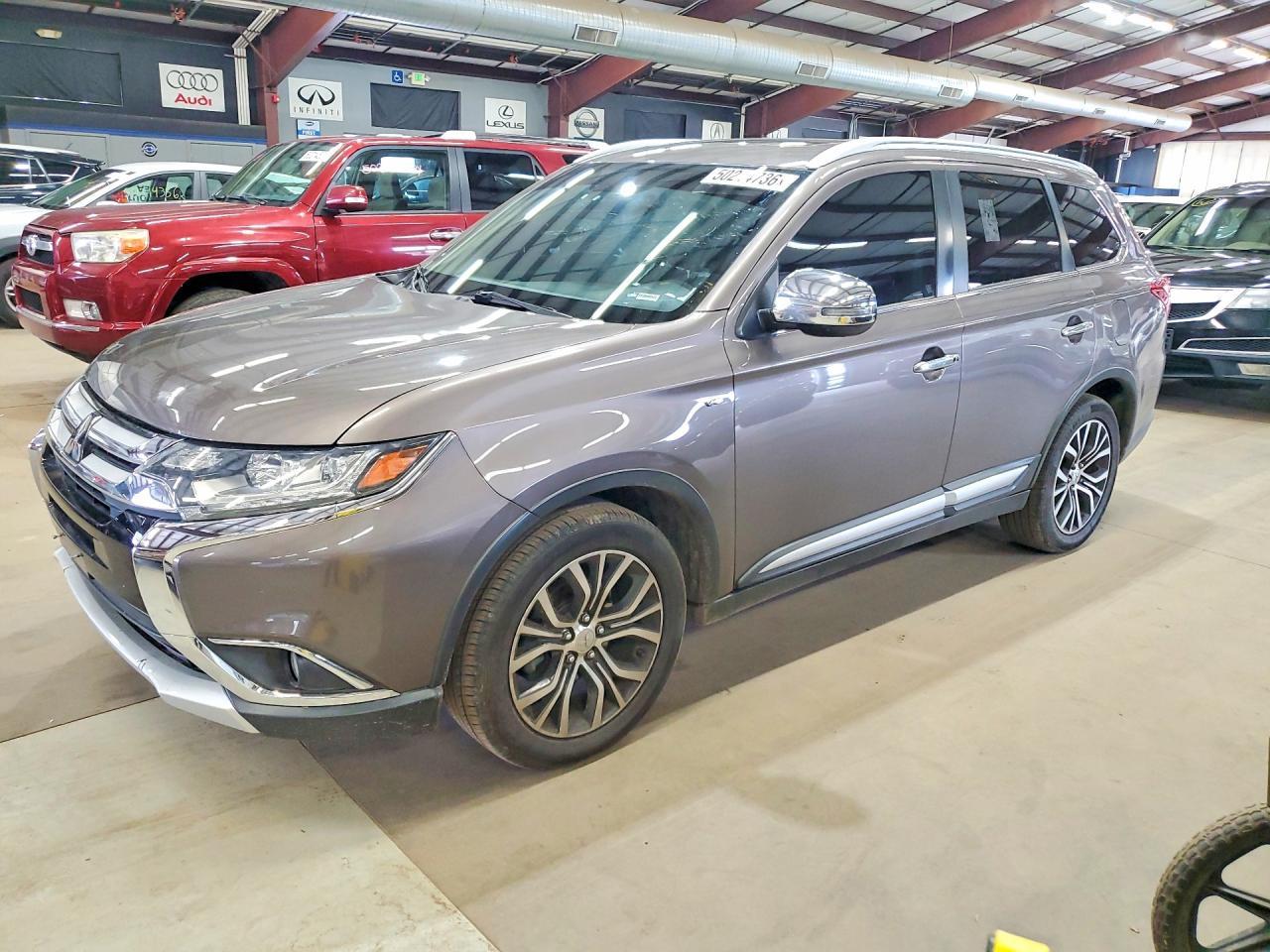 Salvage Mitsubishi Outlander Image