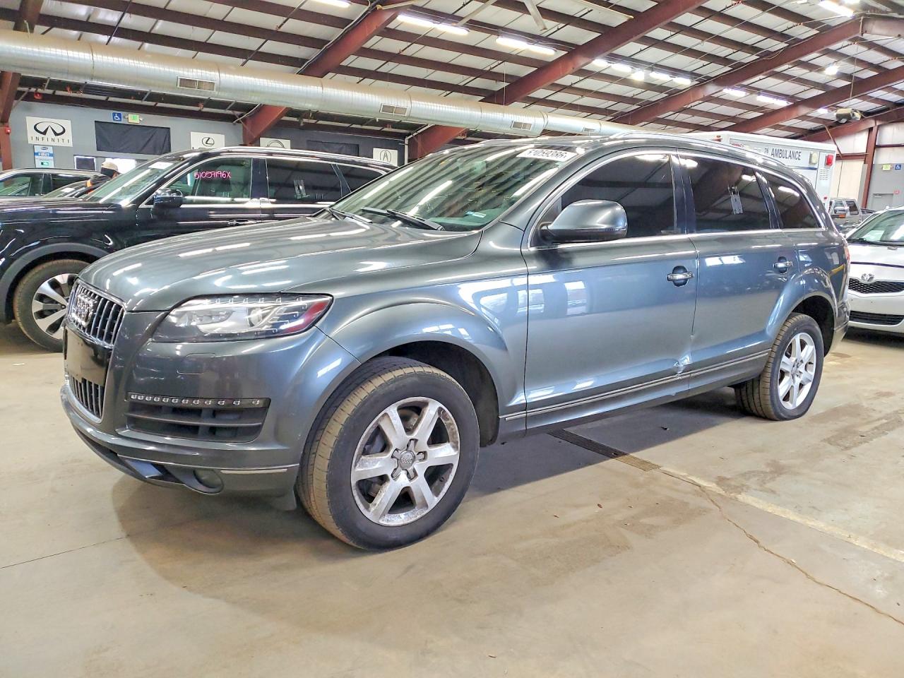 Salvage Audi Q7 Image