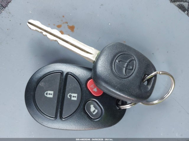 Toyota Sienna Le