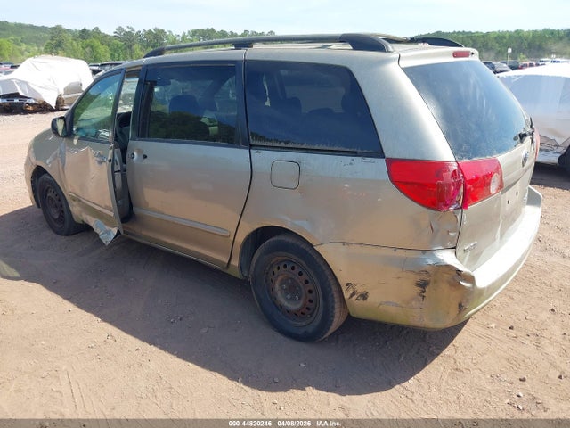 Toyota Sienna Le
