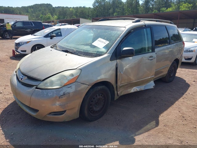 Toyota Sienna Le