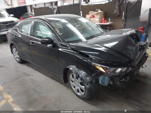 Salvage Nissan Sentra Image