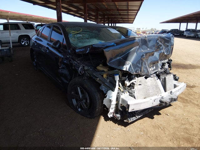 Salvage Kia K5 Image
