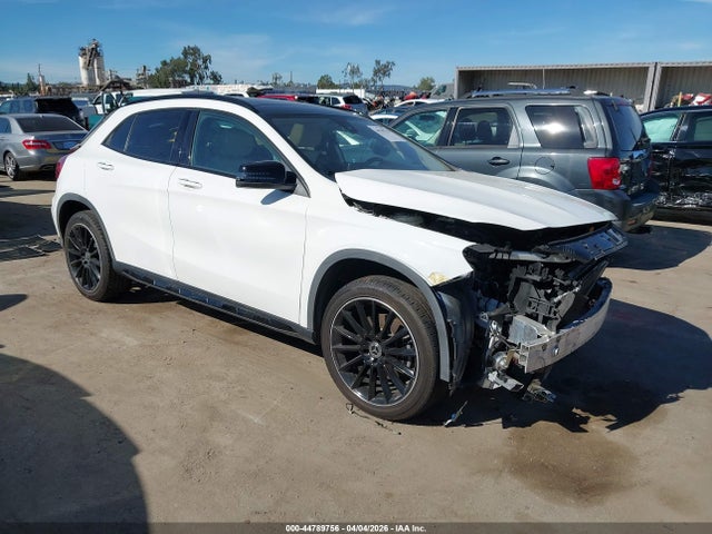Salvage Mercedes-Benz GLA Image