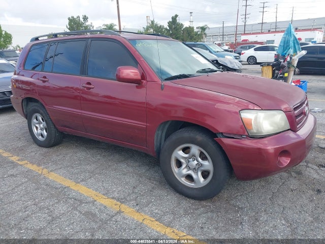Salvage Toyota Highlander Image