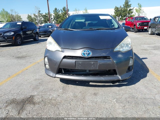 Toyota Prius c Four