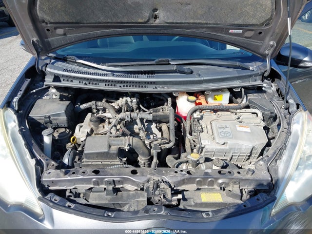 Toyota Prius c Four