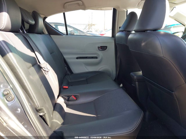 Toyota Prius c Four