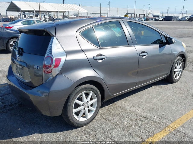 Toyota Prius c Four