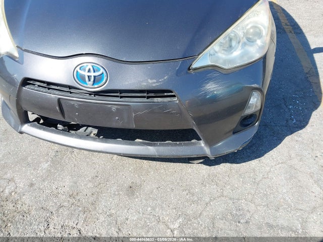 Toyota Prius c Four