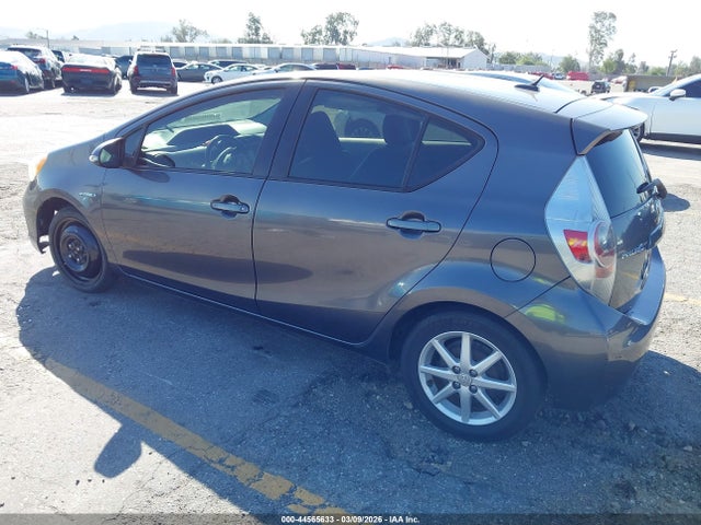 Toyota Prius c Four