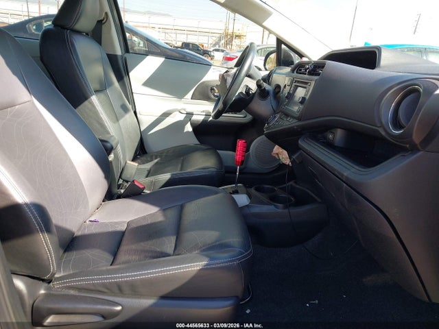 Toyota Prius c Four