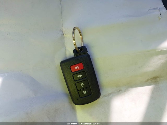 Toyota Prius c Four