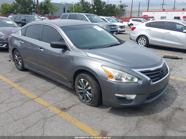 Salvage Nissan Altima Image