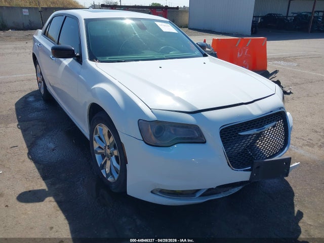 Salvage Chrysler 300c Image