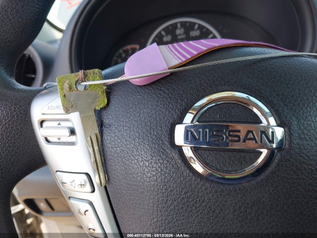 Nissan Versa 1.6 S+