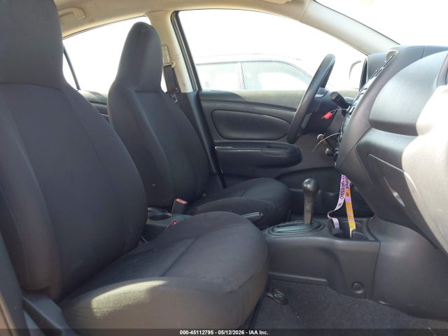Nissan Versa 1.6 S+