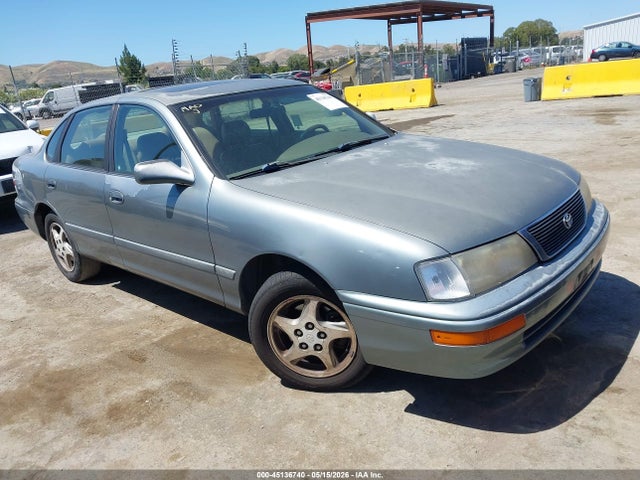Salvage Toyota Avalon Image