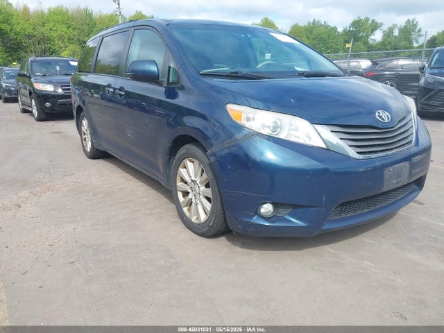 Salvage Toyota Sienna Image