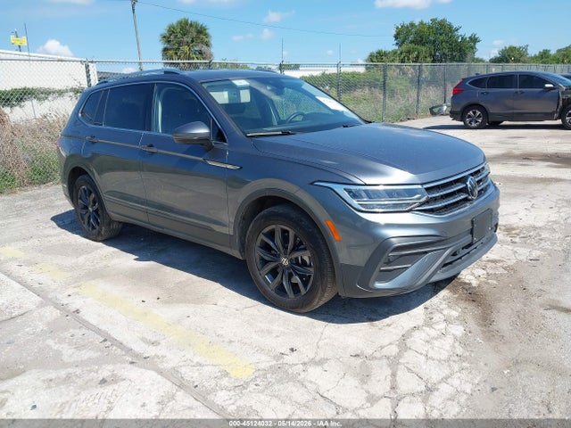 Salvage Volkswagen Tiguan Image