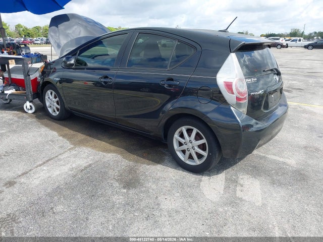 Toyota Prius c Three