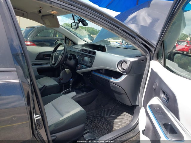 Toyota Prius c Three