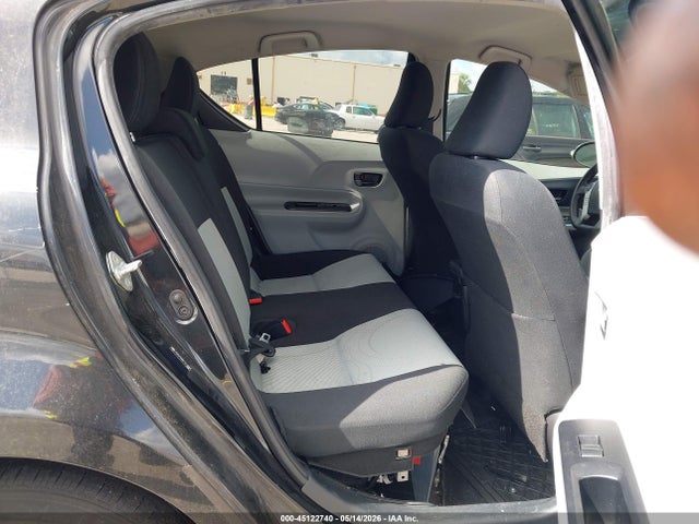Toyota Prius c Three