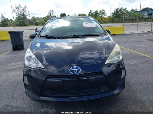Toyota Prius c Three