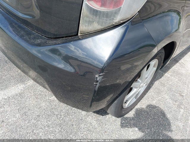 Toyota Prius c Three