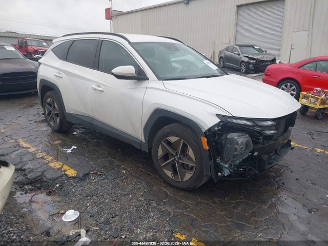Salvage Hyundai TUCSON Image