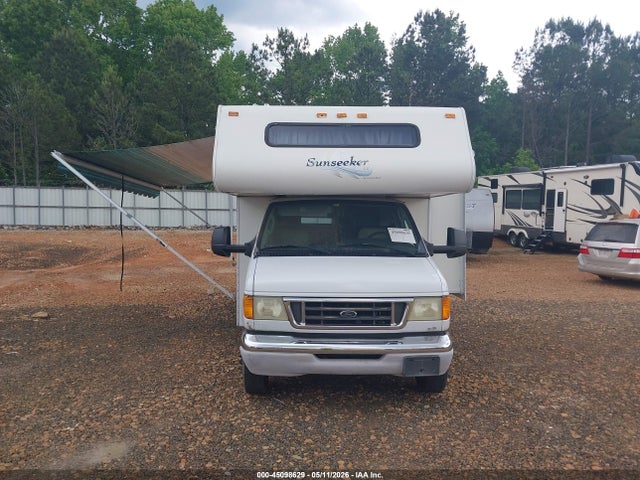 Ford E-450 Standard