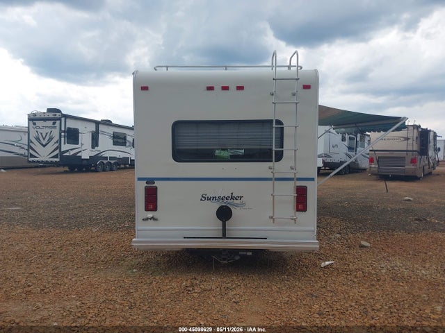 Ford E-450 Standard