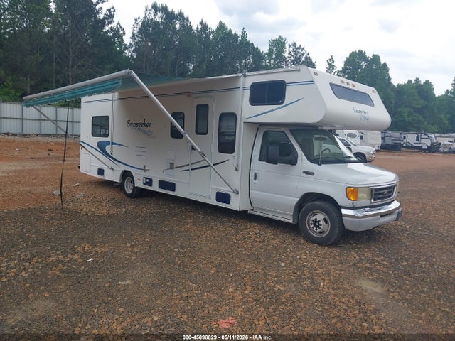 Salvage Ford E-450 Image