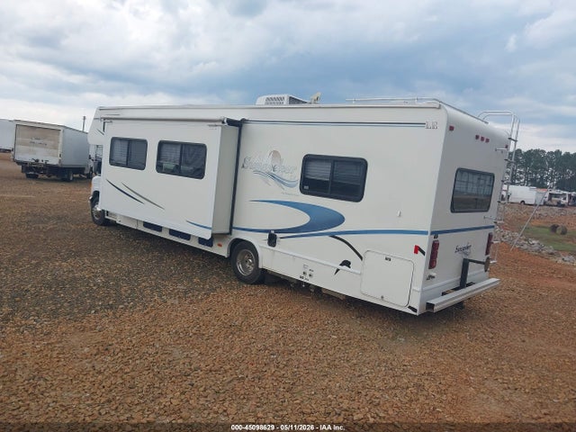 Ford E-450 Standard