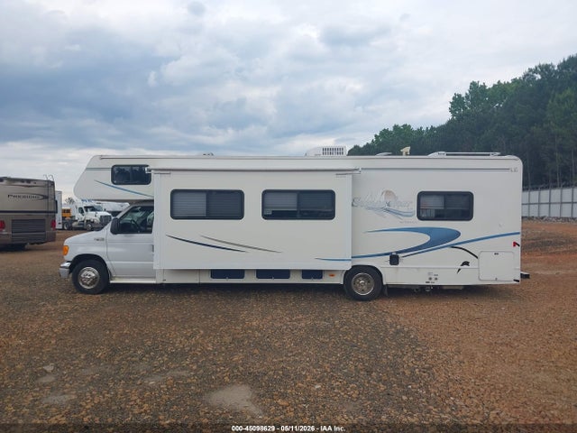 Ford E-450 Standard