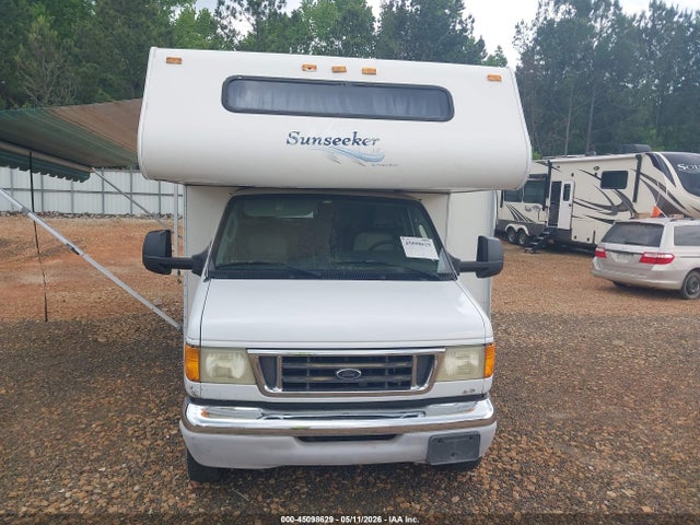 Ford E-450 Standard