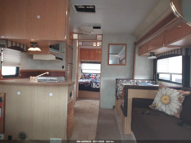 Ford E-450 Standard