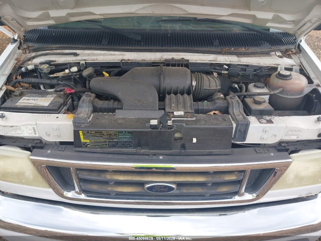 Ford E-450 Standard