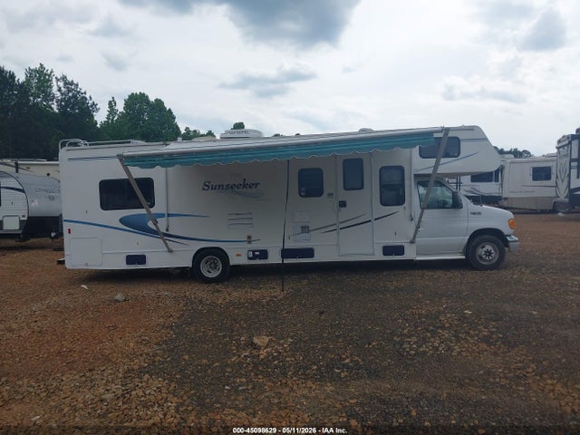 Ford E-450 Standard