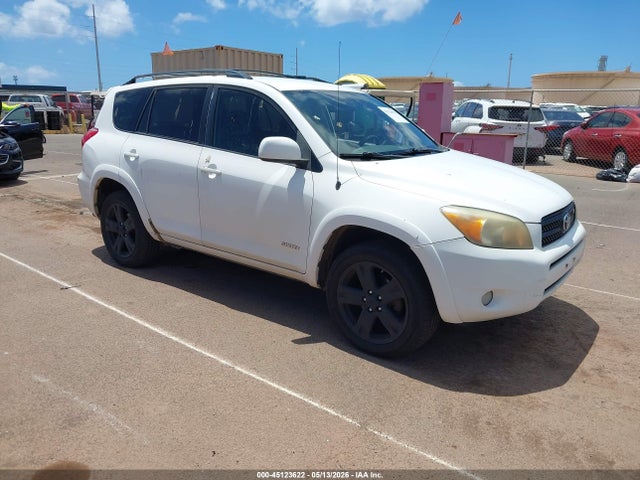 Salvage Toyota RAV4 Image