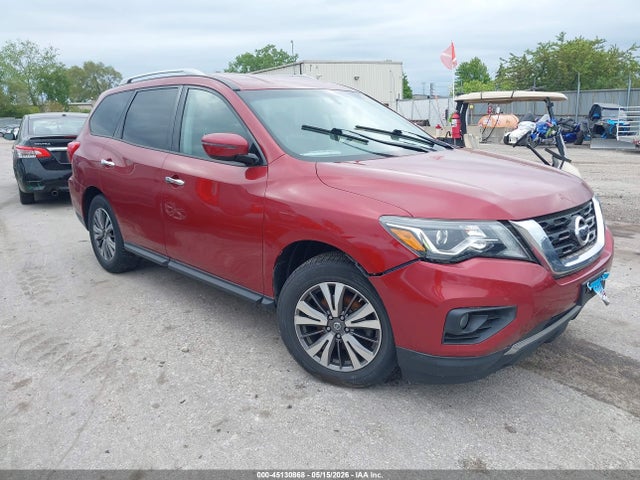 Salvage Nissan Pathfinder Image