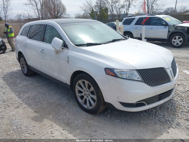 Salvage Lincoln MKT Image