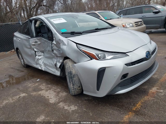 Salvage Toyota Prius Image