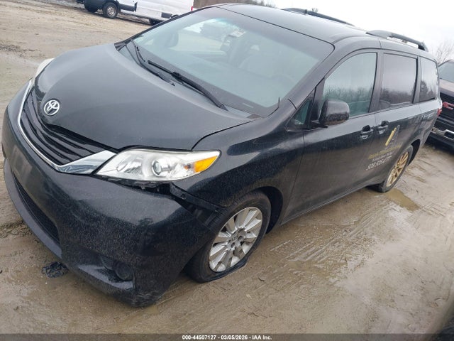 Toyota Sienna Le 7 Passenger