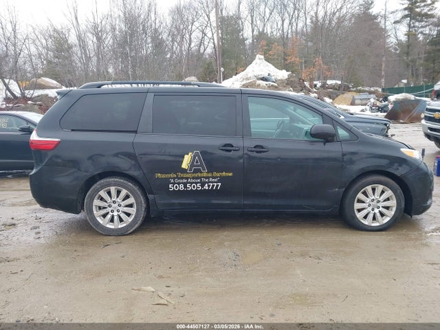 Toyota Sienna Le 7 Passenger