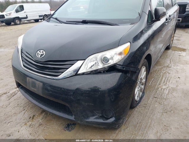 Toyota Sienna Le 7 Passenger