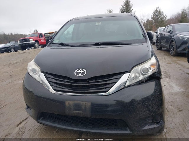 Toyota Sienna Le 7 Passenger