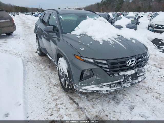 Salvage Hyundai TUCSON Image